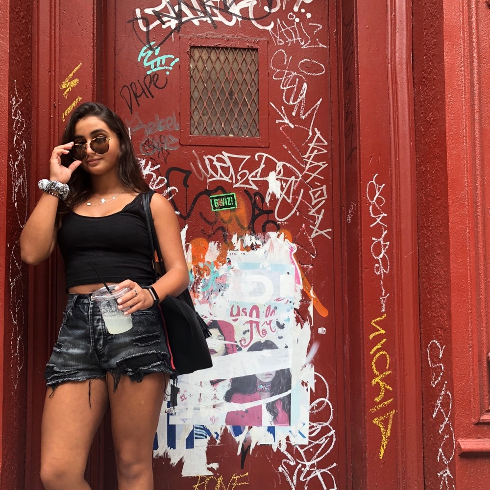 Meet your Posher, Alexis